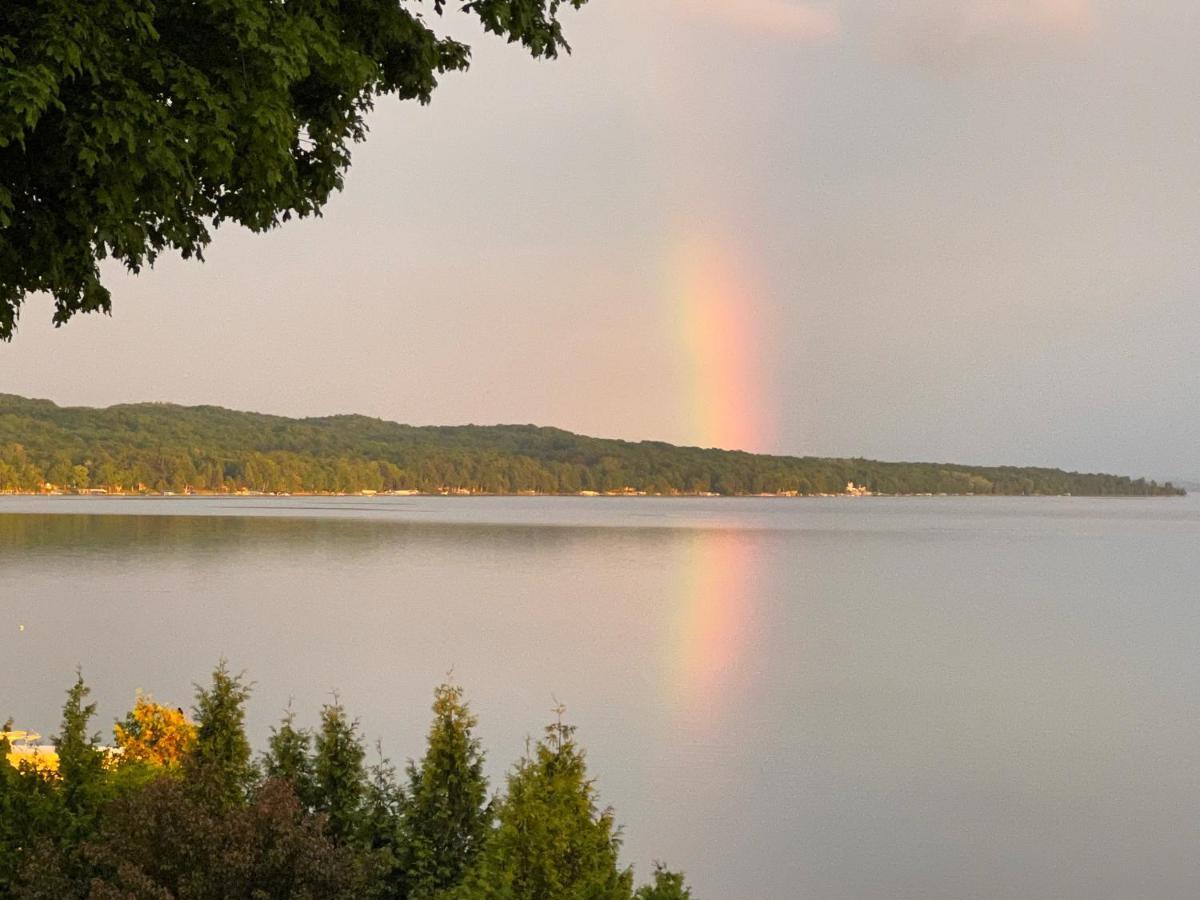 The Torch Lake Bed And Breakfast Central Lake Bagian luar foto